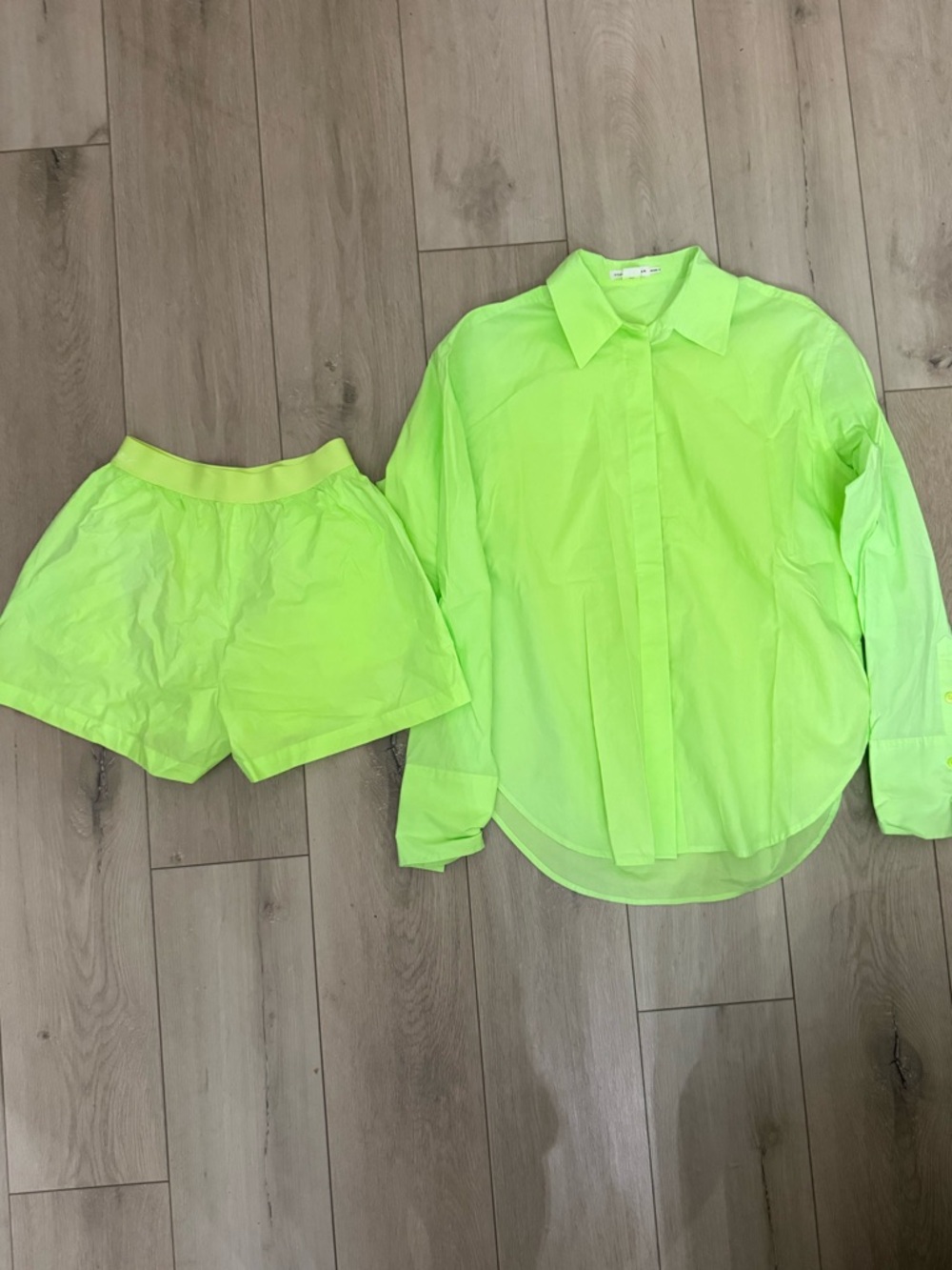 Good American Cotton Neon Green Button Down Shirt and Shorts set. Size S